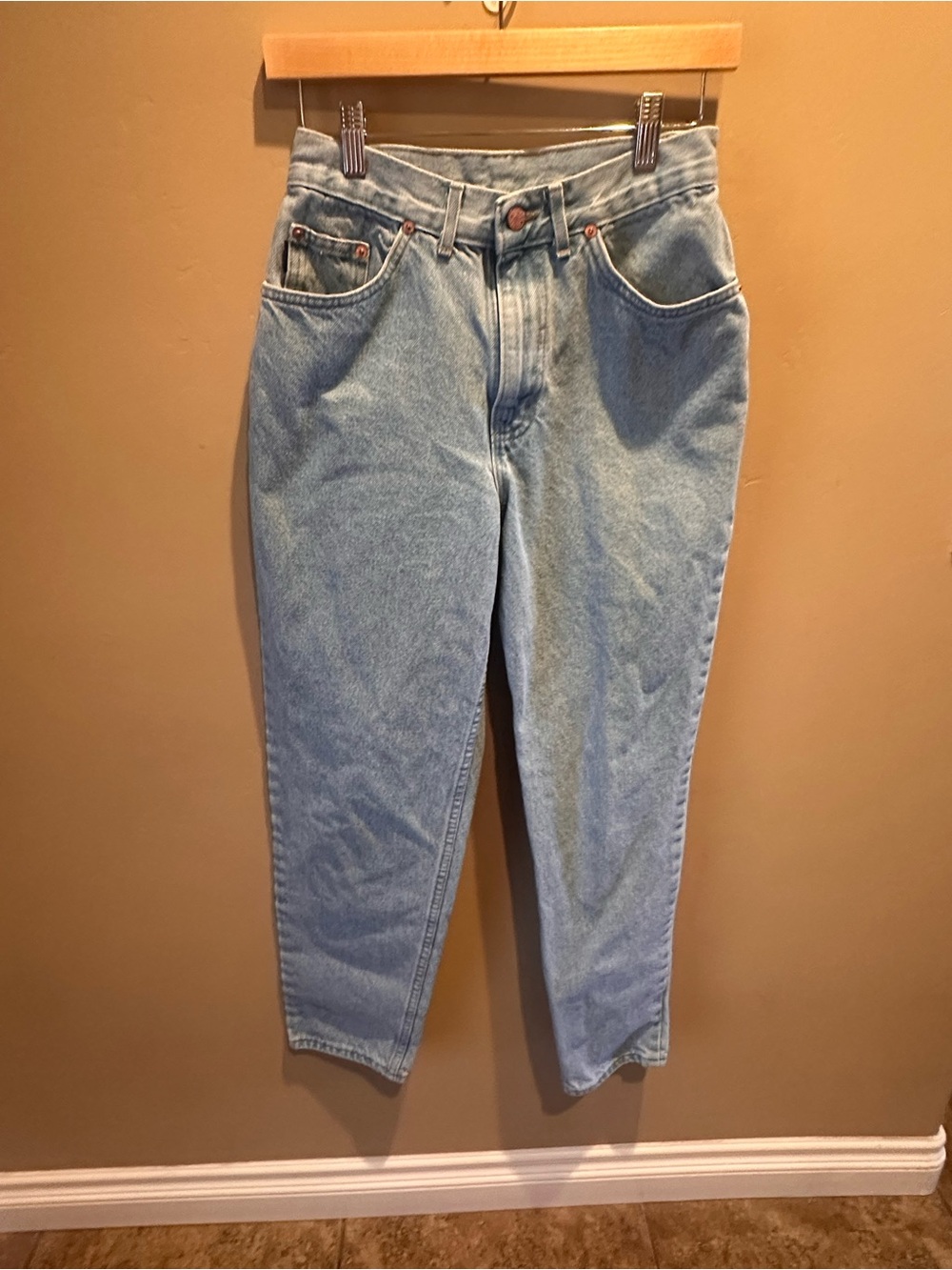 Vintage CHIC Women’s Size 9 High Rise Light Wash Mom Jeans Tapered Leg